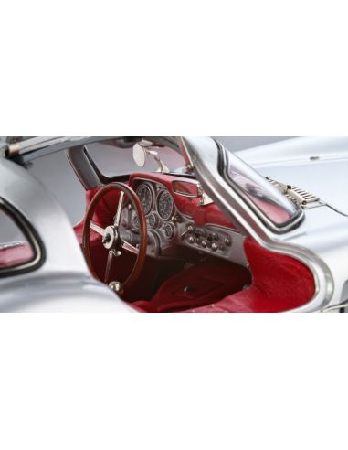 Voiture de collection CMC Mercedes-Benz 300 SLR Coupé, 1955, intérieur rouge