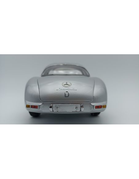Voiture de collection CMC Mercedes-Benz 300 SLR Coupé, 1955, intérieur rouge
