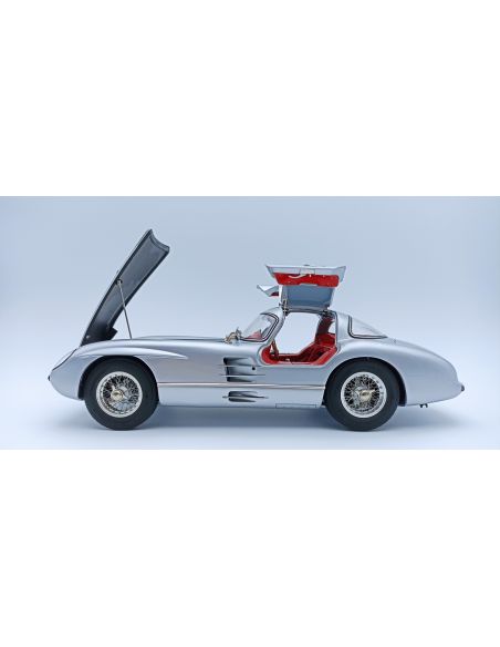 Voiture de collection CMC Mercedes-Benz 300 SLR Coupé, 1955, intérieur rouge