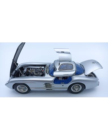 Voiture de collection CMC Mercedes-Benz 300 SLR Coupé, 1955, intérieur bleu