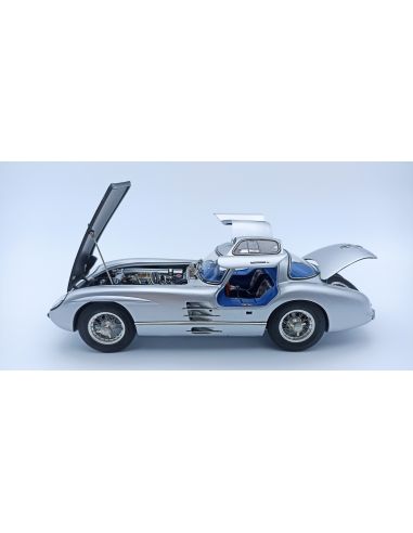 Voiture de collection CMC Mercedes-Benz 300 SLR Coupé, 1955, intérieur bleu