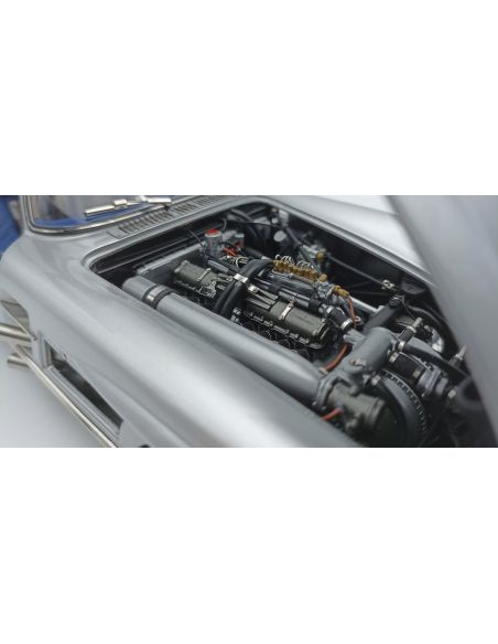 Voiture de collection CMC Mercedes-Benz 300 SLR Coupé, 1955, intérieur bleu