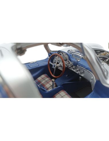 Voiture de collection CMC Mercedes-Benz 300 SLR Coupé, Grand Prix de Suède 1955, 15 Edition limitée à 1 000 pièces