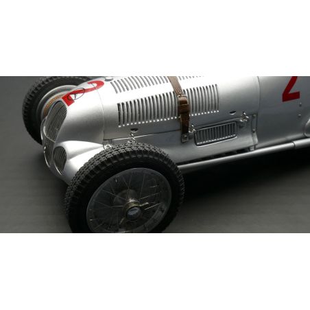 BUNDLE CMC Bundle Mercedes-Benz Silver Arrow W125, including showcase