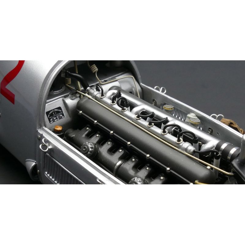 BUNDLE CMC Bundle Mercedes-Benz Silver Arrow W125, including showcase