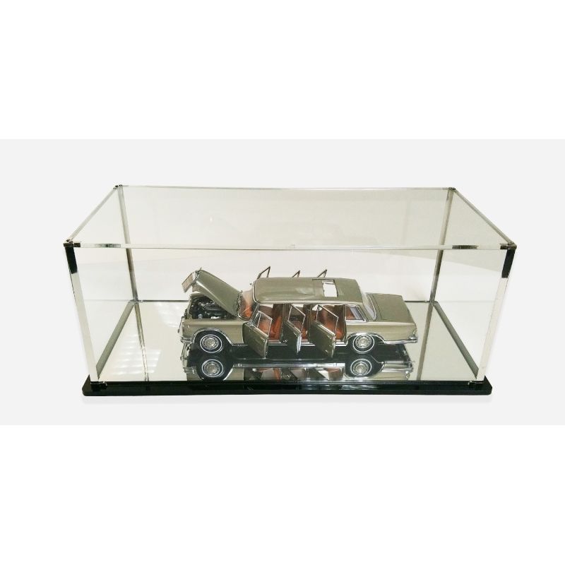 Showcase for Race-Car-Transporter/Truck-models and CMC Mercedes 600 Pullman models in 1:18 and car models in scale 1:12
