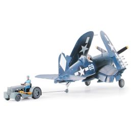 Corsair F4U-1D et tracteur pont