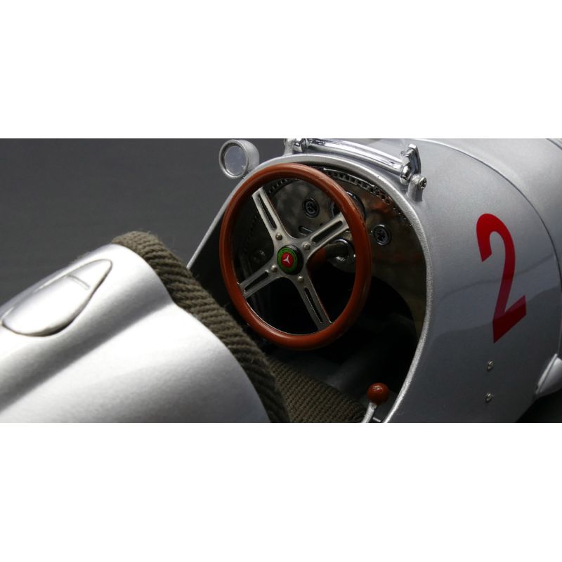 BUNDLE CMC Bundle Mercedes-Benz Silver Arrow W125, vitrine comprise