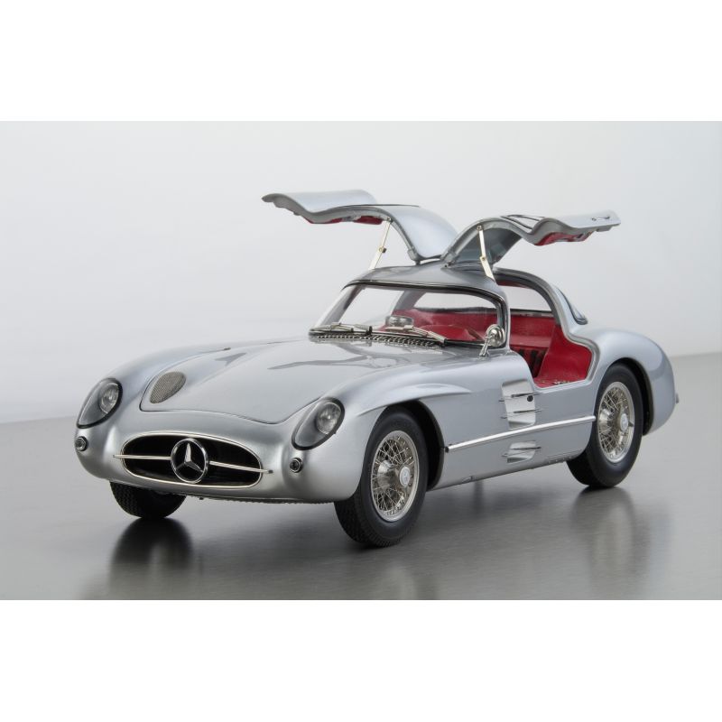 Voiture de collection CMC Mercedes-Benz 300 SLR Coupé, 1955, intérieur rouge