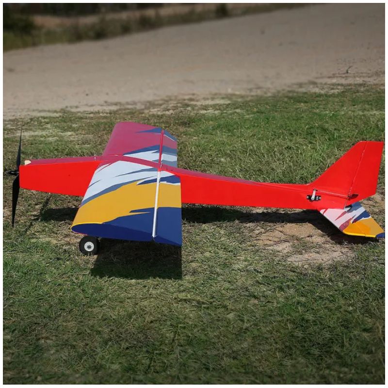 Avion OMPHOBBY Challenger Rouge env 1,25m PNP