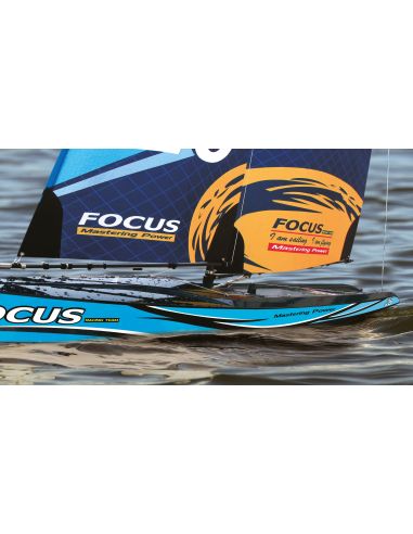 Voilier de course Focus III 100 cm RTR bleu