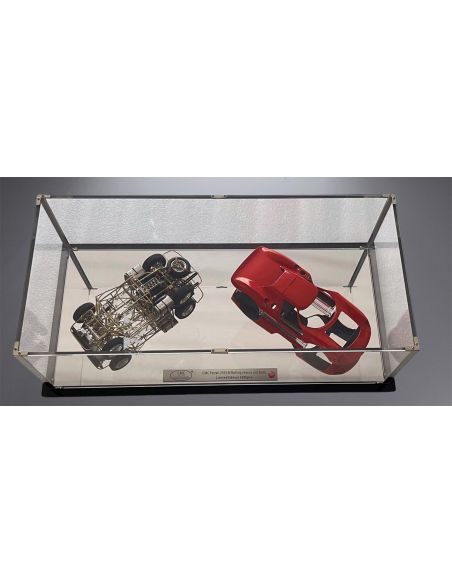 Maquette CMC Ferrari 250 LM, CHÂSSIS ROULANT ET CARROSSERIE EN VITRINE Édition limitée à 1000 exemplaires.